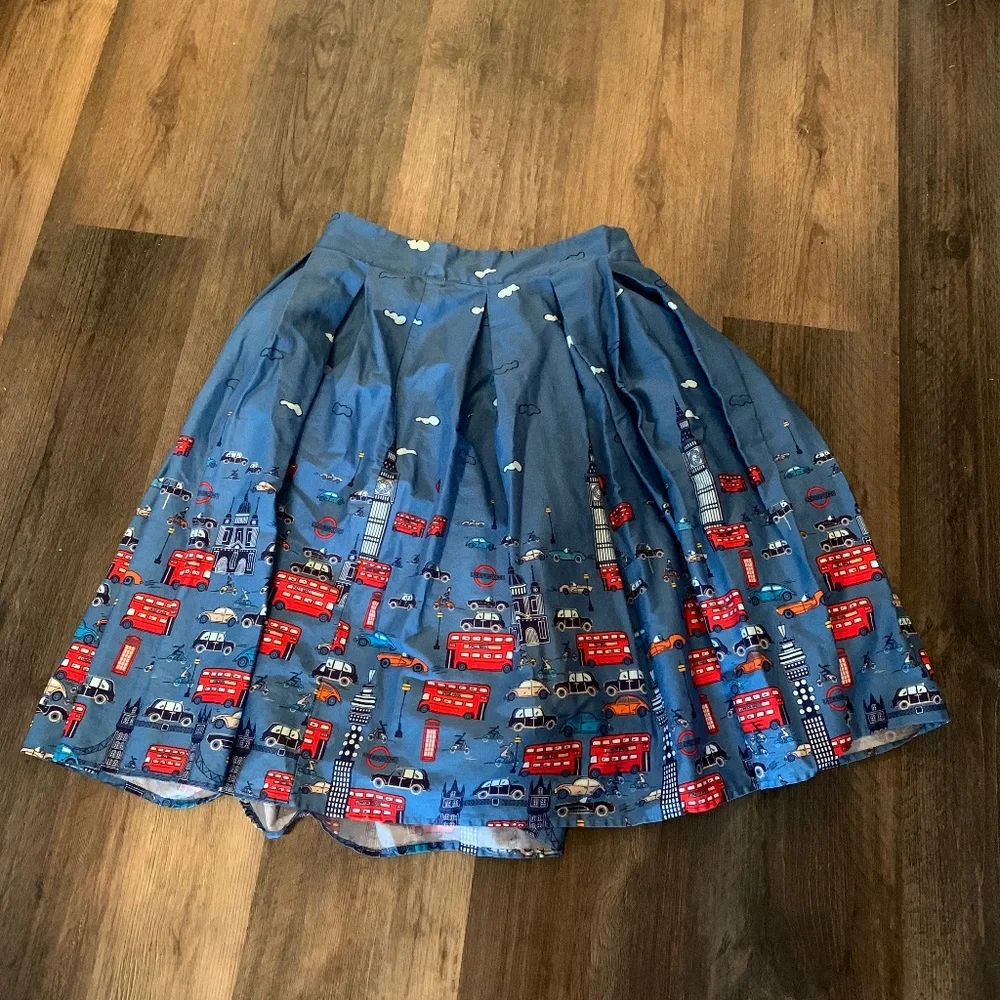 I‎ love London vintage skirt. Super cute